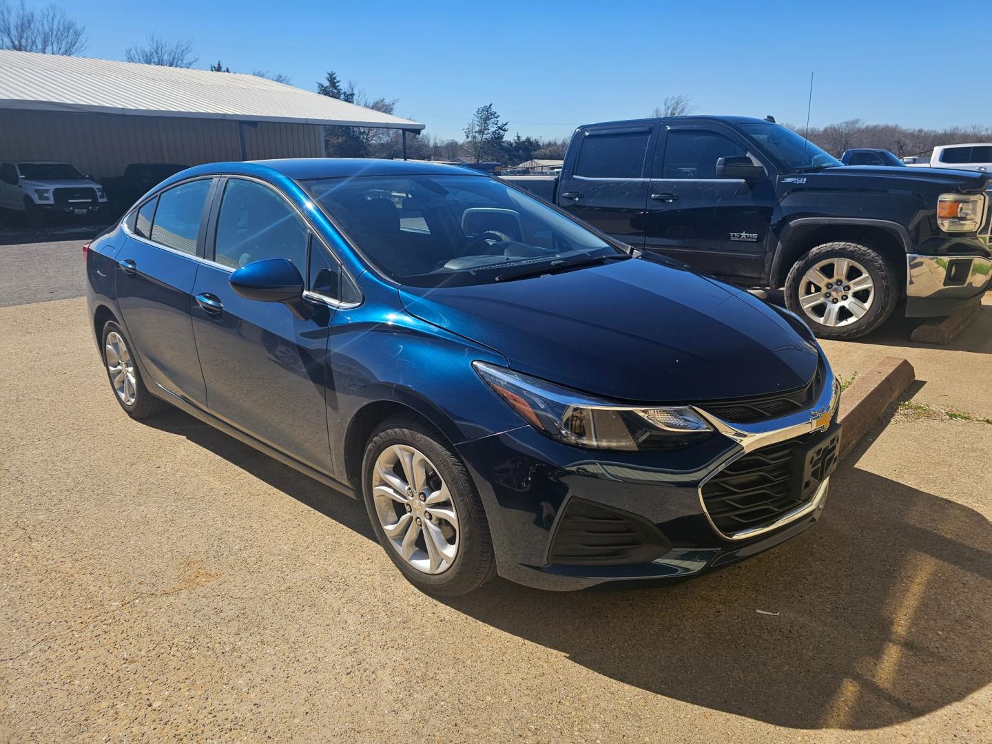 2019 BLUE Chevrolet Cruze LT Auto (1G1BE5SM0K7) with an 1.4L L4 DOHC 16V TURBO engine, 6A transmission, located at 533 S Seven Points BLVD, Seven Points, TX, 75143, (430) 255-4030, 32.313999, -96.209351 - Photo#1